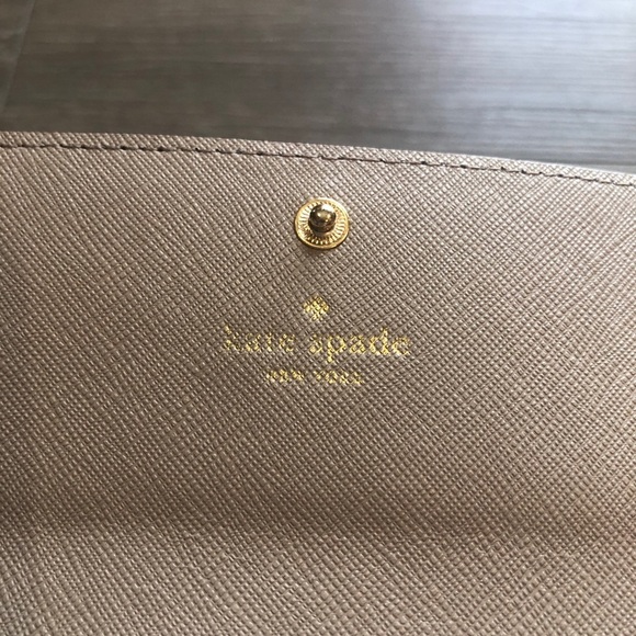 Kate Spade Beige Saffiano Leather Wallet Wristlet - Picture 8 of 14